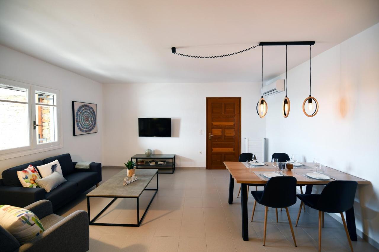 Amazing 2 Bedroom Apartment Overlooking The Marina Of Vourkari ภายนอก รูปภาพ