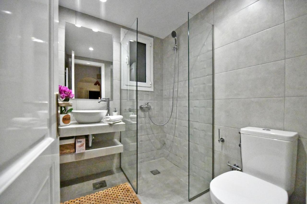 Amazing 2 Bedroom Apartment Overlooking The Marina Of Vourkari ภายนอก รูปภาพ