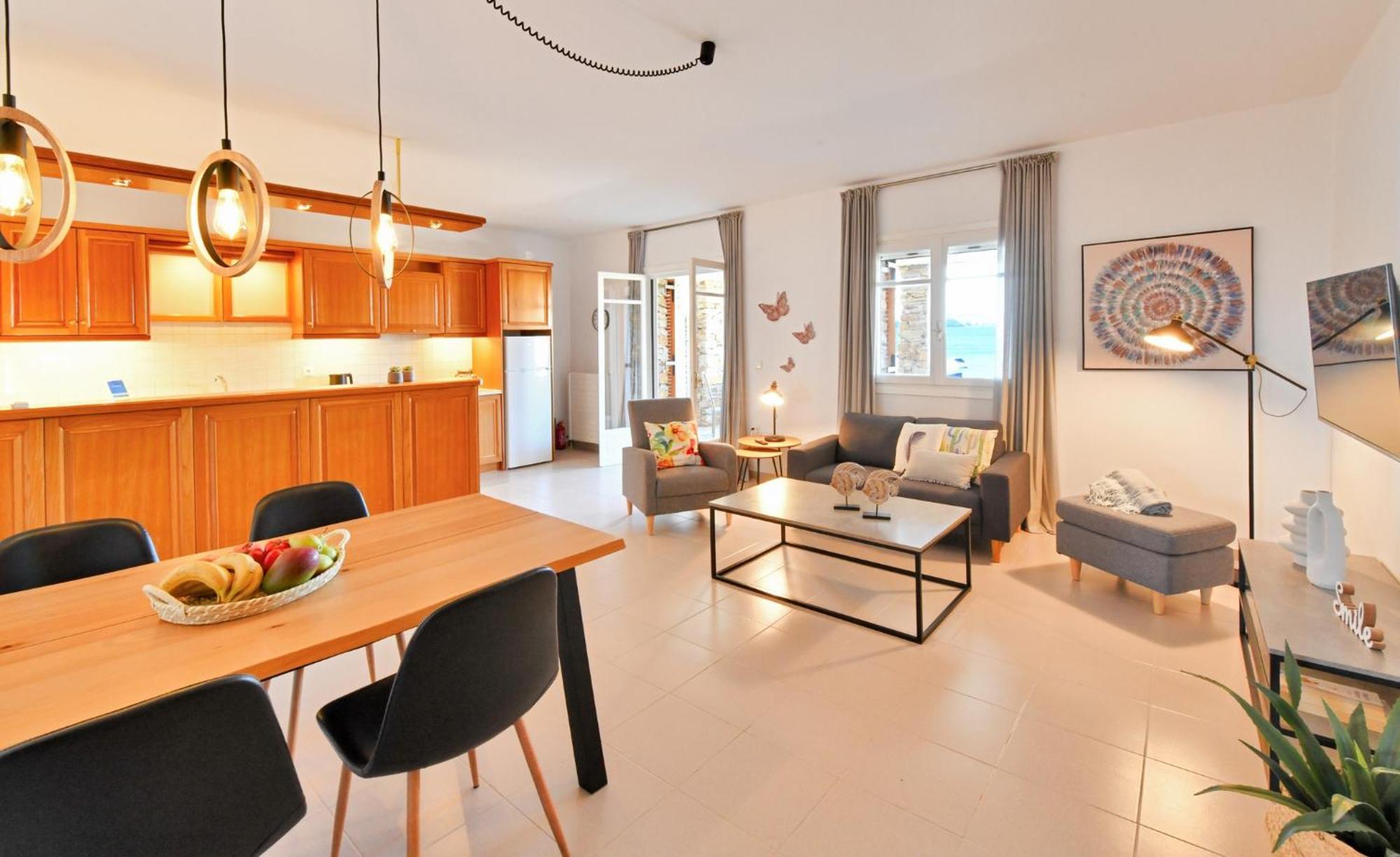 Amazing 2 Bedroom Apartment Overlooking The Marina Of Vourkari ภายนอก รูปภาพ